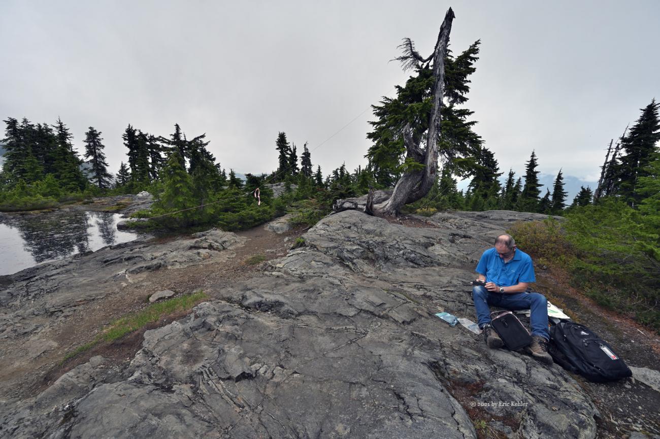 Ralph on the summit contacting radio stations