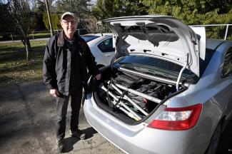 Ralph starting to uload his gear at the park