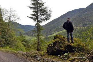 Geoff looking for the bear we chased off the road a few dozen meters from here.