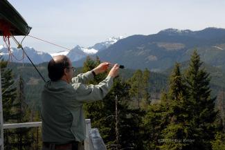 Brett setting up his antenna