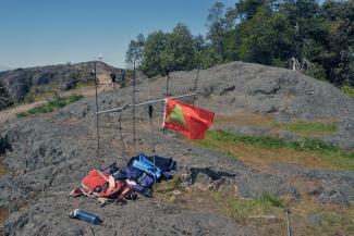 On the summit setup for radio contacts