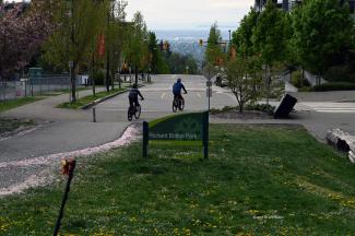 The park sign with a view of Georgia Strait behind