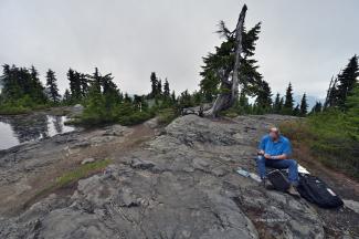 Ralph on the summit contacting radio stations